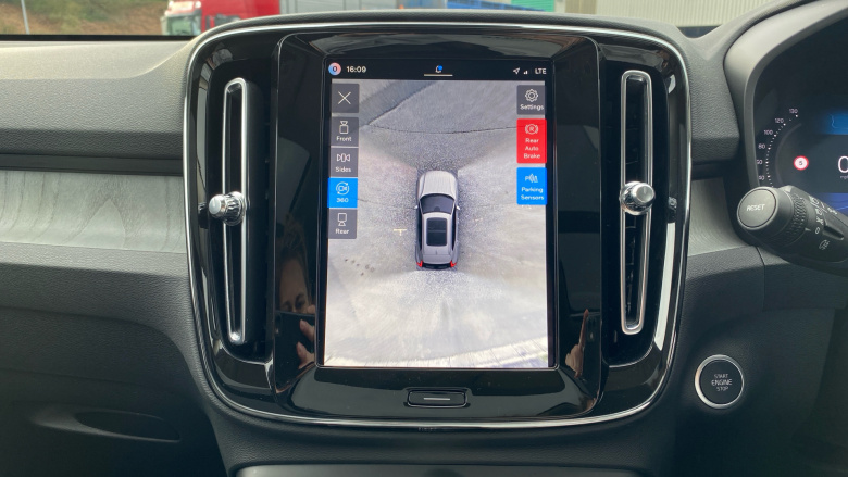 Volvo XC40 2.0 B3P Ultra Dark 5dr Auto Petrol Estate